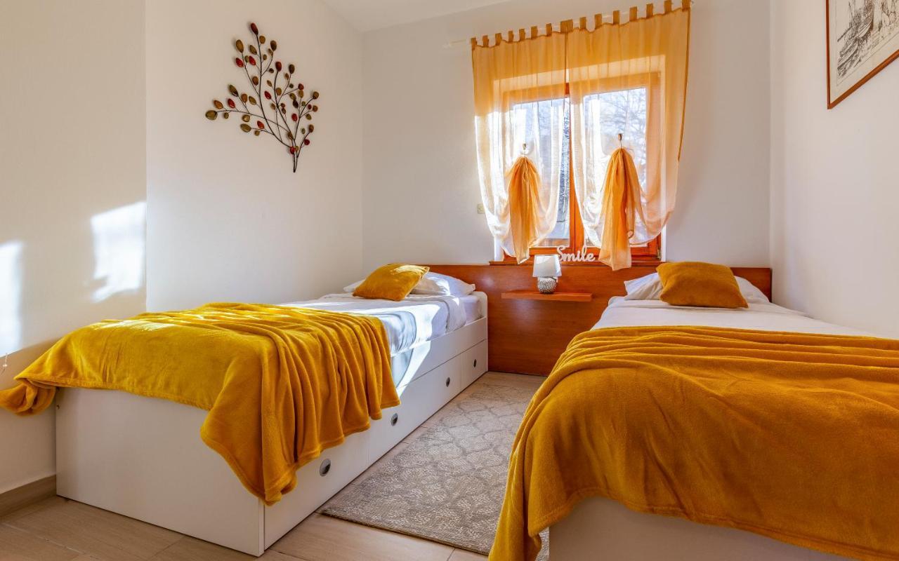Sweet House With Free Parking Villa Pula Bagian luar foto